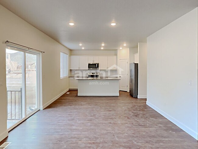 Building Photo - 2431 E Frontier St