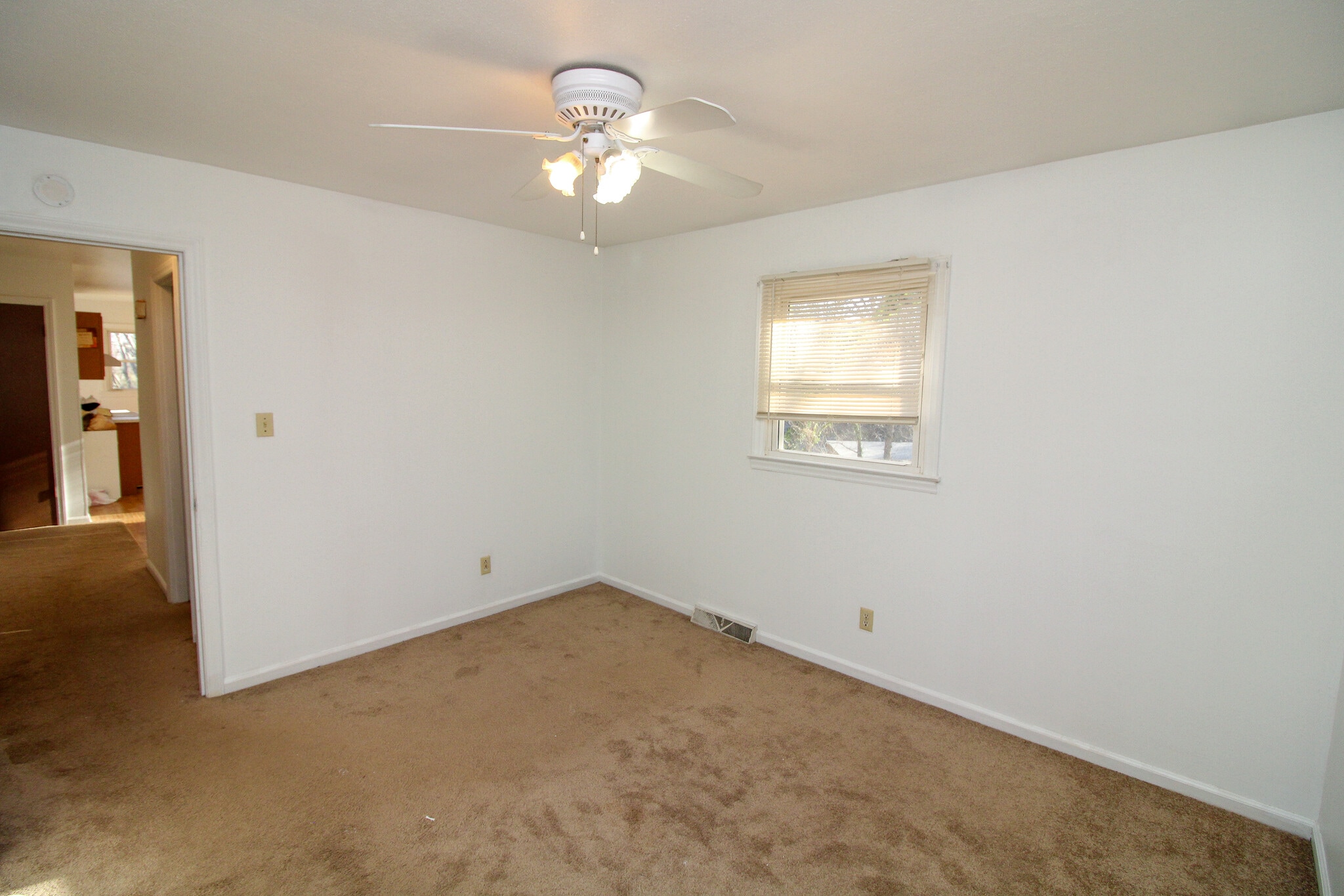 Building Photo - 228 Aurora Dr