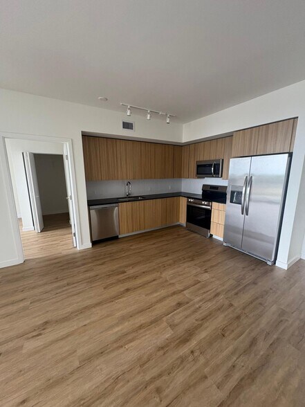 Building Photo - 981 E 27th St