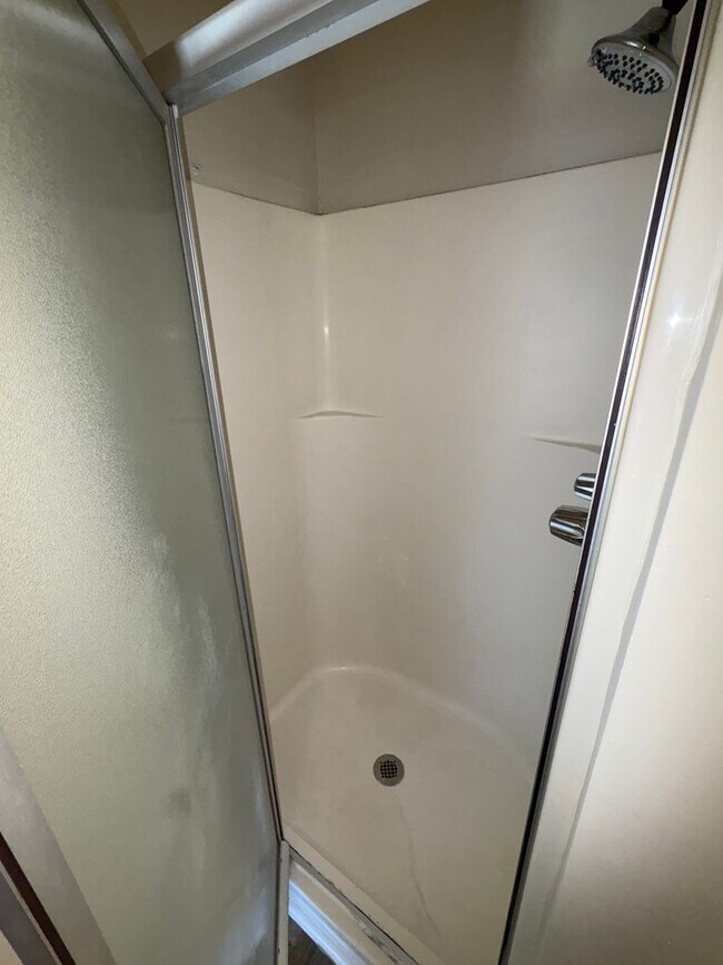 Building Photo - $1,895- ALL UTILITIES INCLUDED- BEAUTIFUL ...
