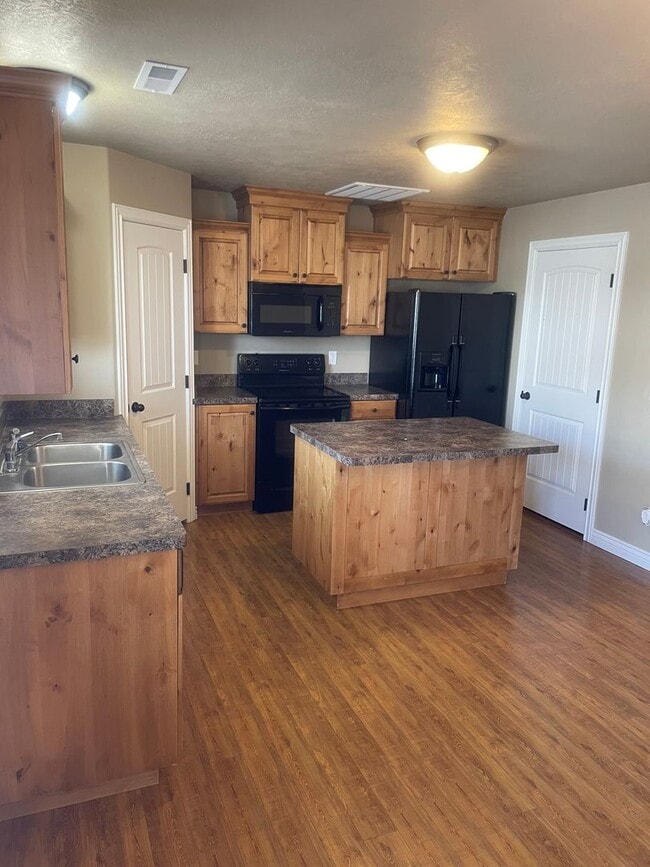 Building Photo - Beautiful 3 Bed, 1.5 Bath Townhome for Rent in The Meadows – Rexburg, ID