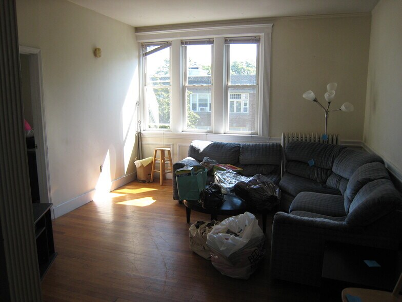 Building Photo - 318 Saint Paul St