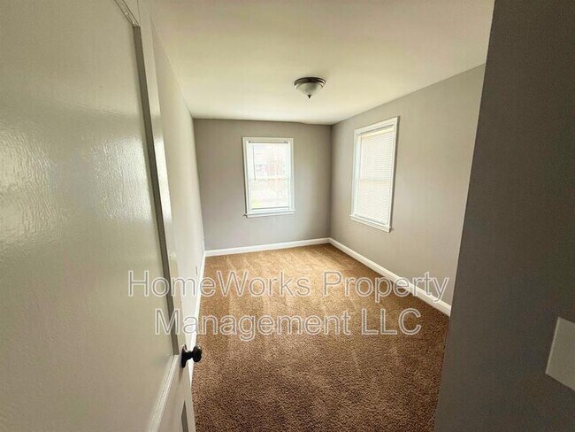 Building Photo - 3744 Elmley Ave