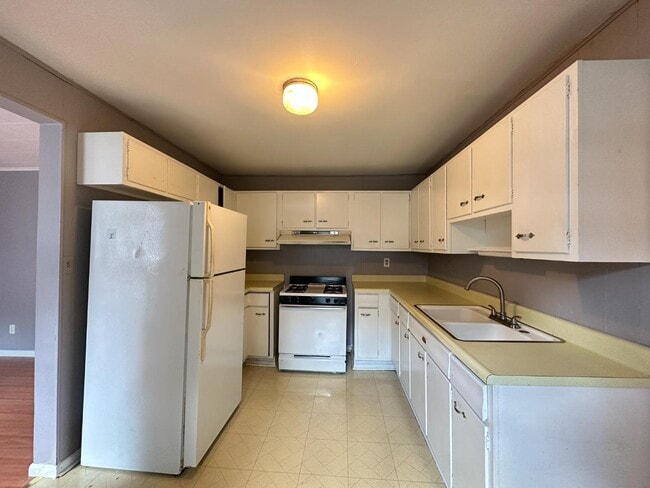 Building Photo - 213 Fletcher Ave