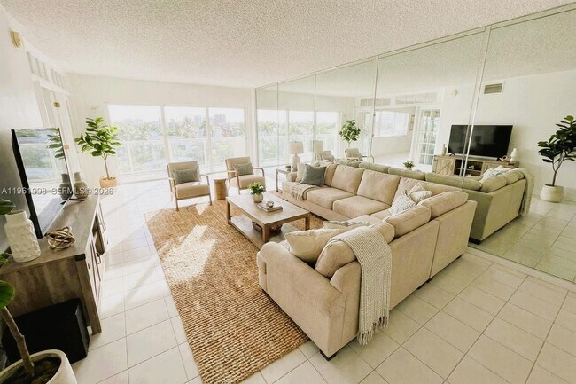 Building Photo - 140 NE 28th Ave