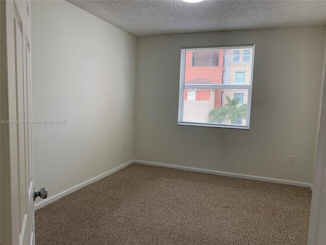 Building Photo - 17150 N Bay Rd