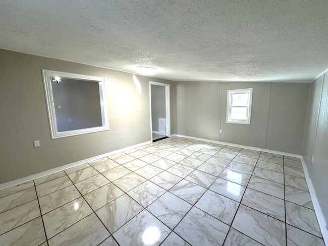 Building Photo - 2917 Mission Rd