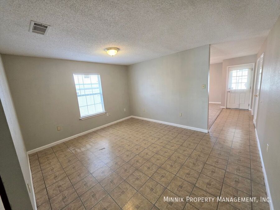 Building Photo - 1325 E Cowden Ave