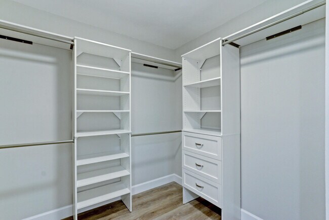 Building Photo - 206 Brackenwood Terrace