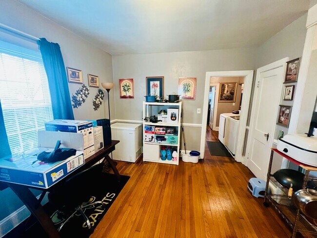 Building Photo - Renovated 3 bdrm/1.5 bath Home with Bonus Room and Dressing Room Located Near Hopkins Rd.