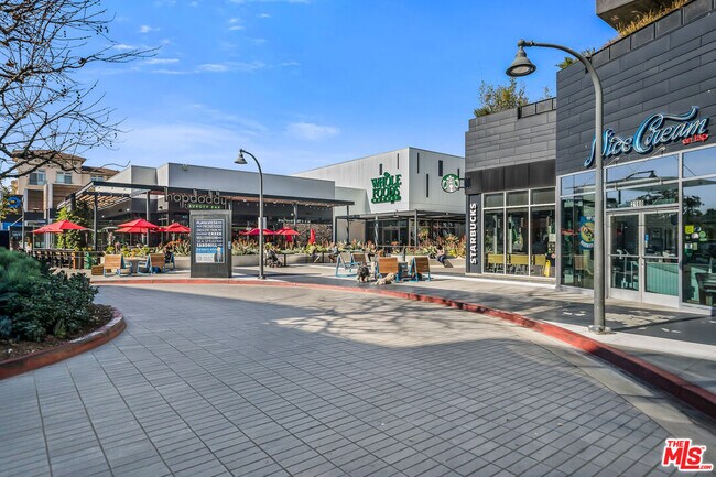 Building Photo - 13045 Pacific Promenade