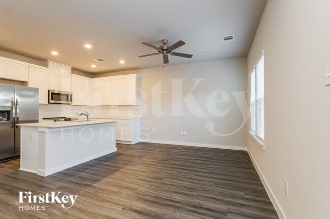 Building Photo - 18314 W Centro Cir