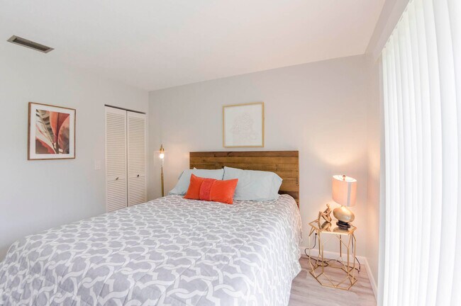 Building Photo - 18081 SE Country Club Dr