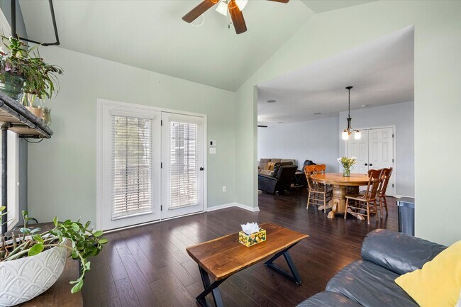 Building Photo - Gorgeous 5 Bed 3.5 Bathroom in Stafford, VA