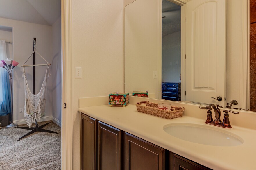 Building Photo - 308 Enchanted Hilltop Way