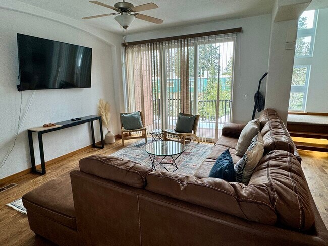 Building Photo - 76 Pinecone Trl