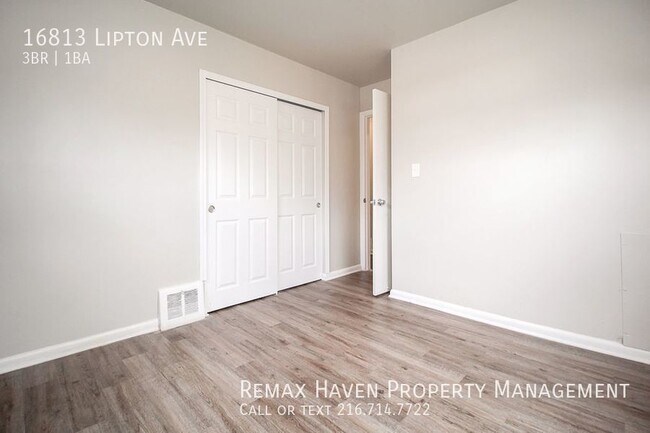 Building Photo - 16813 Lipton Ave, Cleveland - Charming 3 B...
