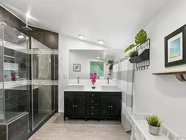 Building Photo - Charming 2 Bed 2 Bath house with Basement flex room in the heart of Englewood!