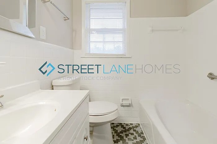 Building Photo - 718 Park Rd