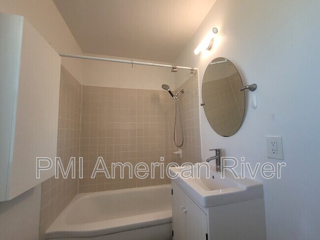 Building Photo - 10 La Pera Ct