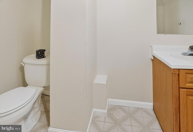 Building Photo - 5205 Saratoga Ave