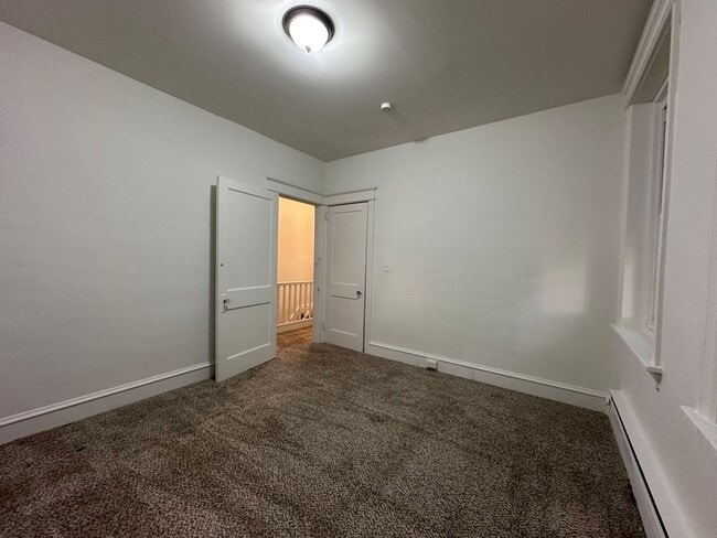 Building Photo - Newly Renovated 3 Bedroom House