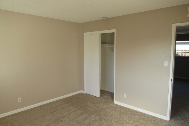 Building Photo - Beautiful NW Home!