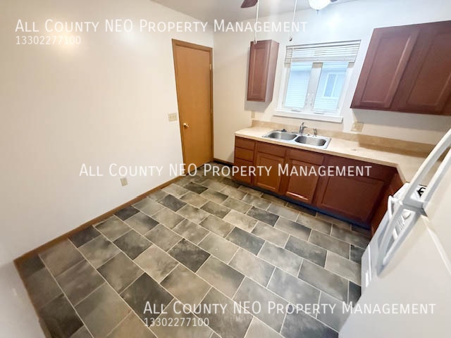 Building Photo - 1319 Sparhawk Ave