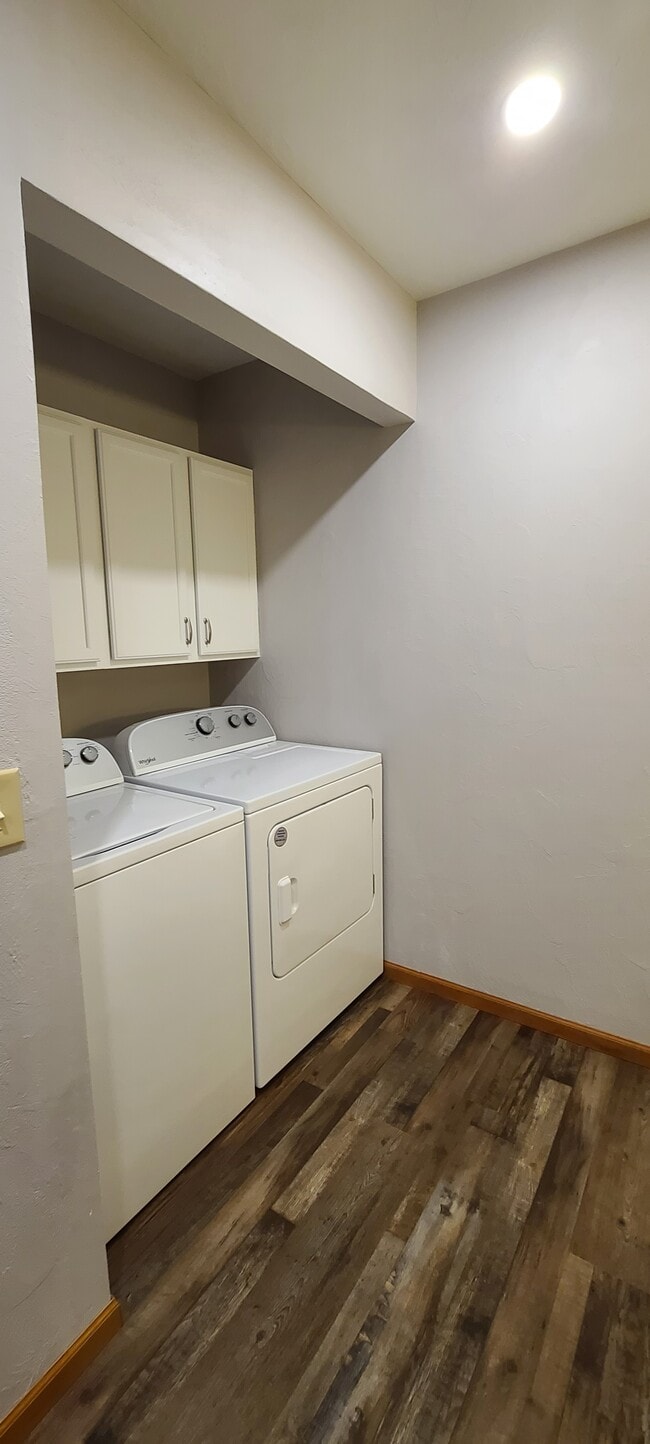Building Photo - 5733 Sandpiper Dr