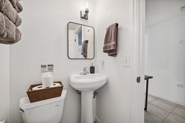 Building Photo - 5944 S Milwaukee Way