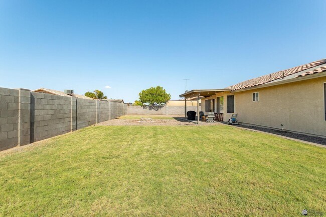 Building Photo - 6088 E 40th Ln
