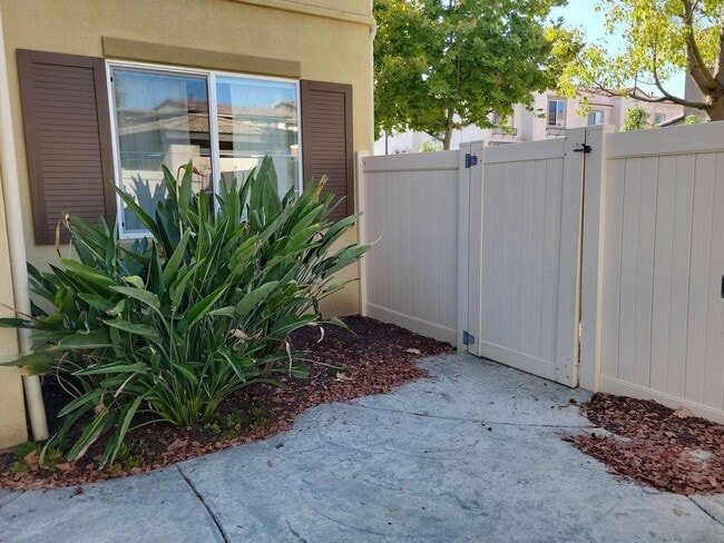 Building Photo - Executive and Upgraded 3-Bedroom Townhome in South Temecula!