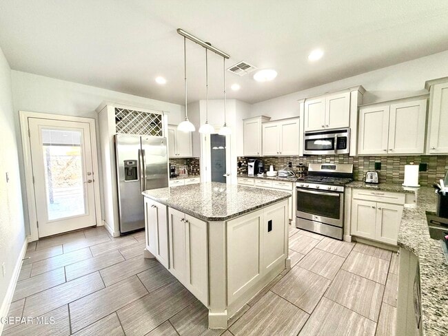 Building Photo - 1180 Spofford Pl