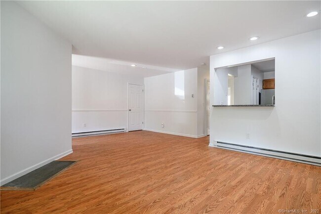 Building Photo - 123 Willow Springs