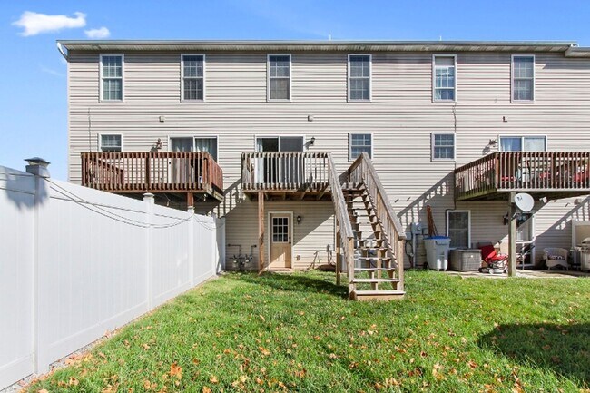 Building Photo - 3 Bed / 2-1/2 Bath Single Family Home