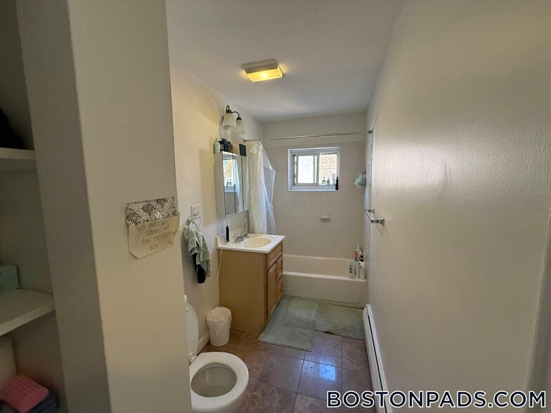 Building Photo - 65 Chiswick Rd