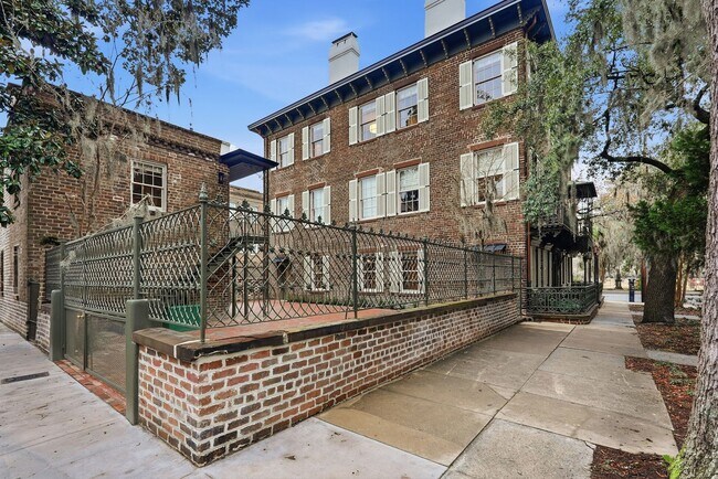 Building Photo - 124 E Mc Donough St