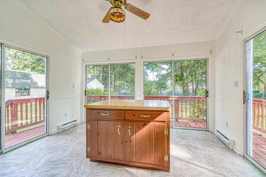 Building Photo - 21 Bayview Dr