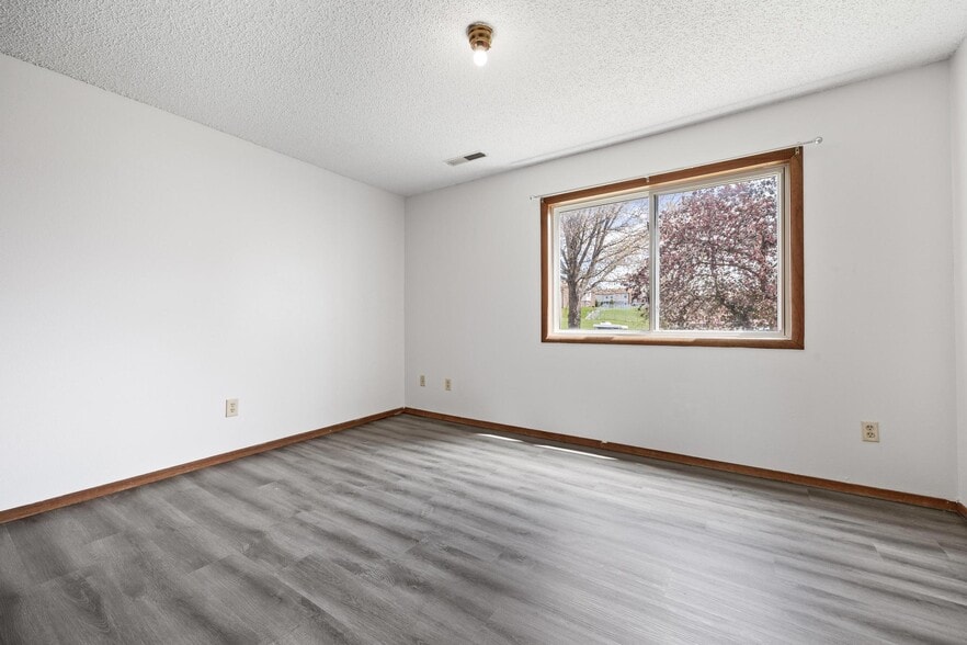 Building Photo - 740 Westwinds Dr