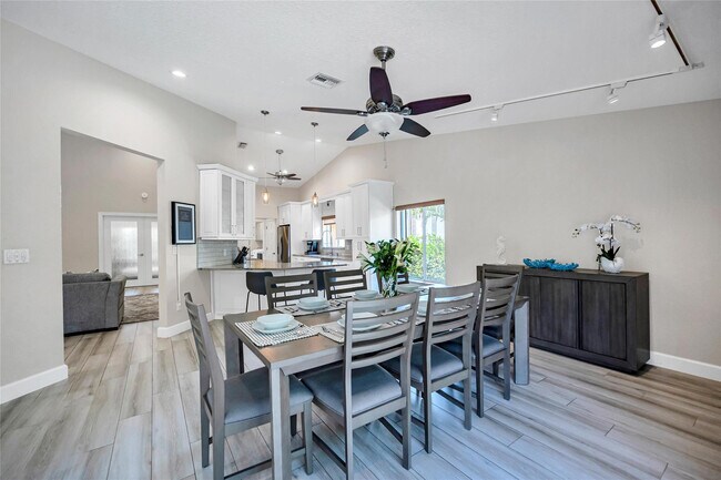 Building Photo - 1643 Seabreeze Blvd