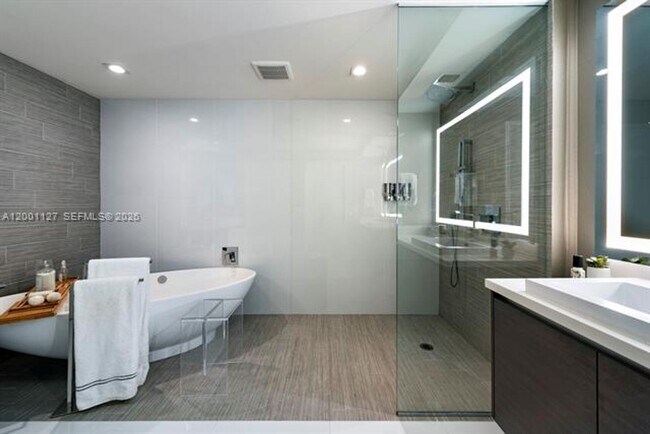 Building Photo - 300 Sunny Isles Blvd