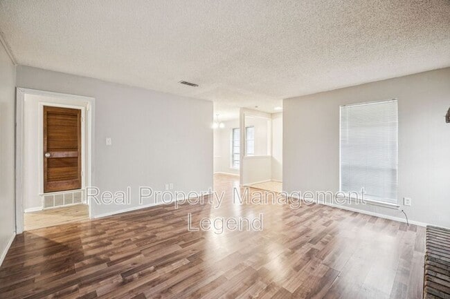 Building Photo - 8238 El Retiro Rd