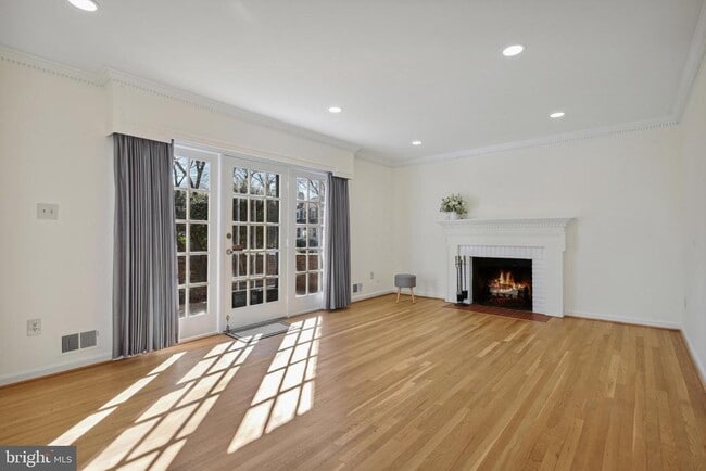 Building Photo - 6815 Melrose Dr