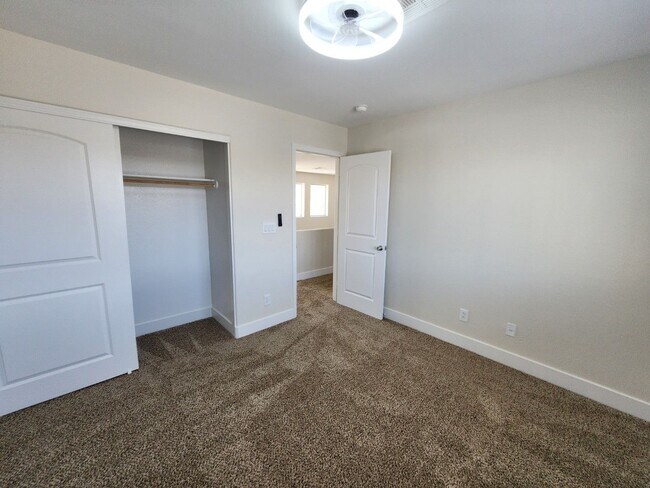 Building Photo - In the Heart of Green Valley Ranch