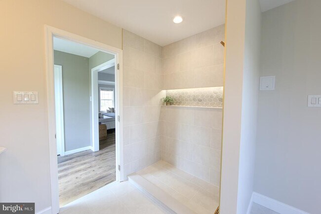 Building Photo - 208 Liberty Cir