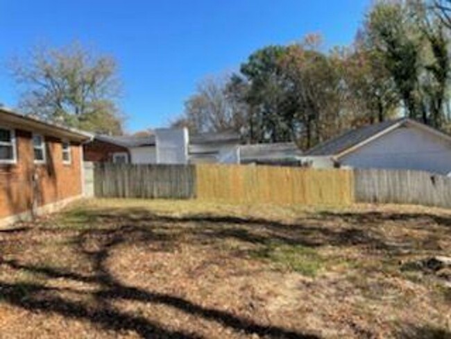Building Photo - Nice, 3 Bedrooms, 1 Bath, Brick Ranch Home...