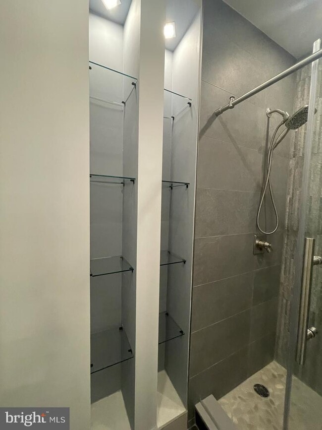 Building Photo - 527 S 20th St