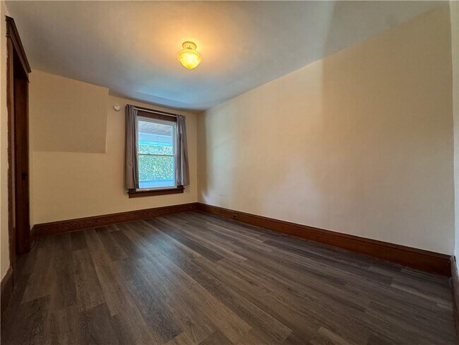 Building Photo - 129 Oakwood Ave