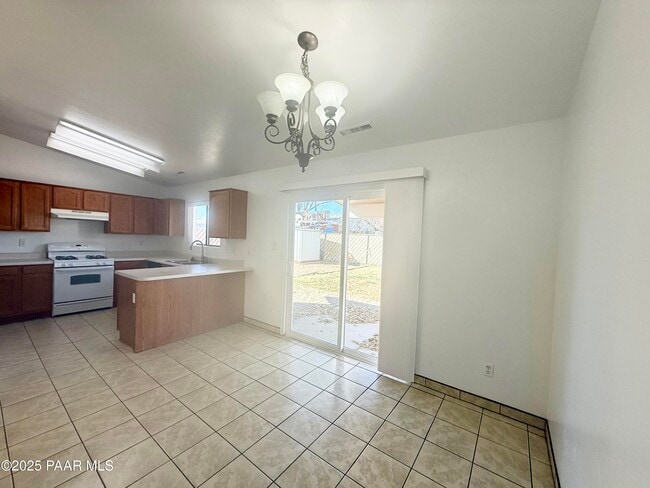 Building Photo - 3084 N Constance Dr