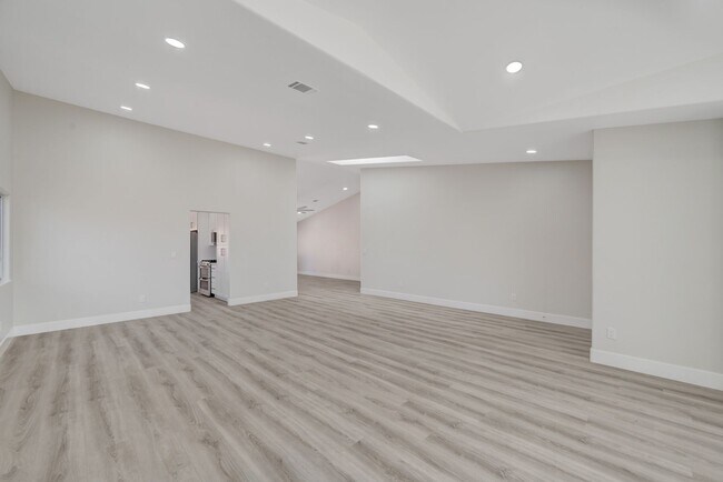 Building Photo - Remodeled Single Story, 4 Bedroom Home in Desert Shores